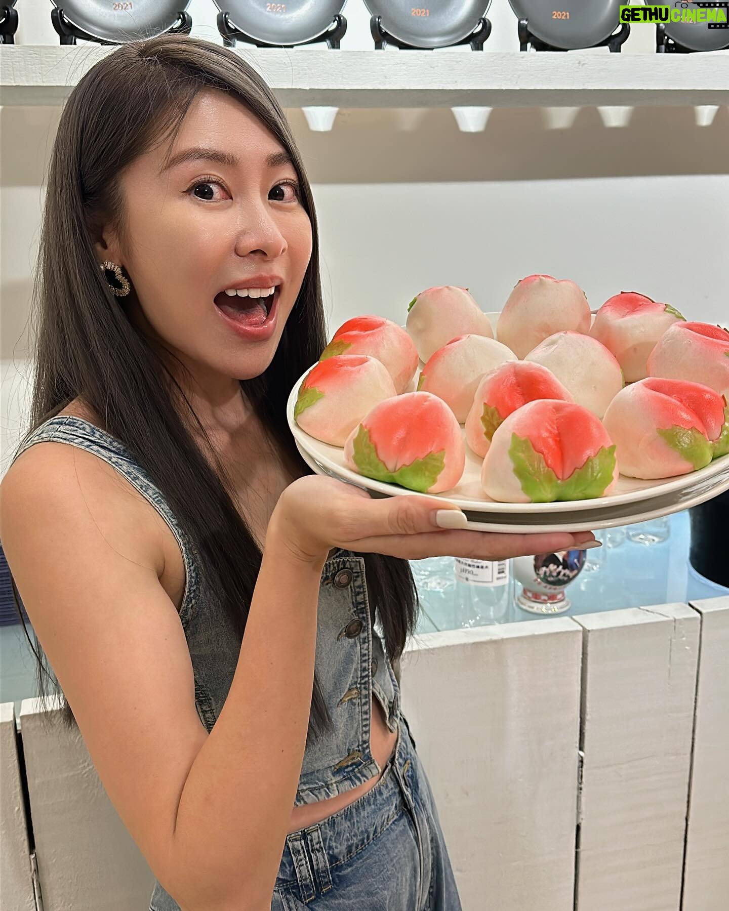 Windie Chang - 2.3K Likes - 天使媽媽❤️謝謝妳生下我,謝謝妳教我要一直做一個善良的人🫶🏻
我會繼續帶著妳未能完成的能量好好走下去💕
張棋惠生日快樂🎂
開始開放大家的祝福啦㊗️🎂🎂