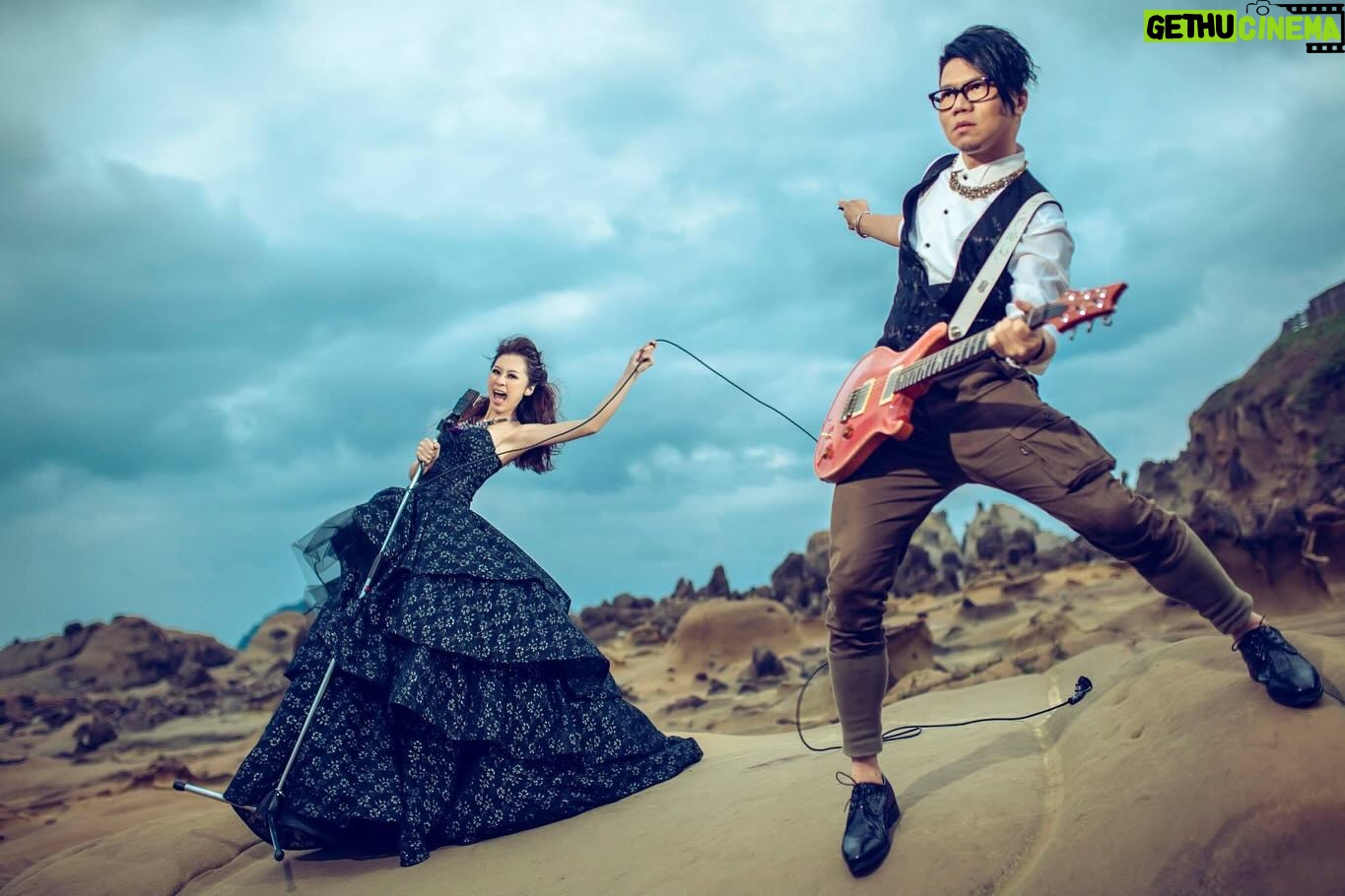Windie Chang - 4.1K Likes - 今天是5/20,也是我跟龍哥登記結婚的日子💯再次獻上我們的婚紗照(偶爾拿出來看一下🫣)
但真的好愛我們的婚紗照🫶🏻也謝謝我的婚紗總監李明川,川川老師當時大力的幫忙