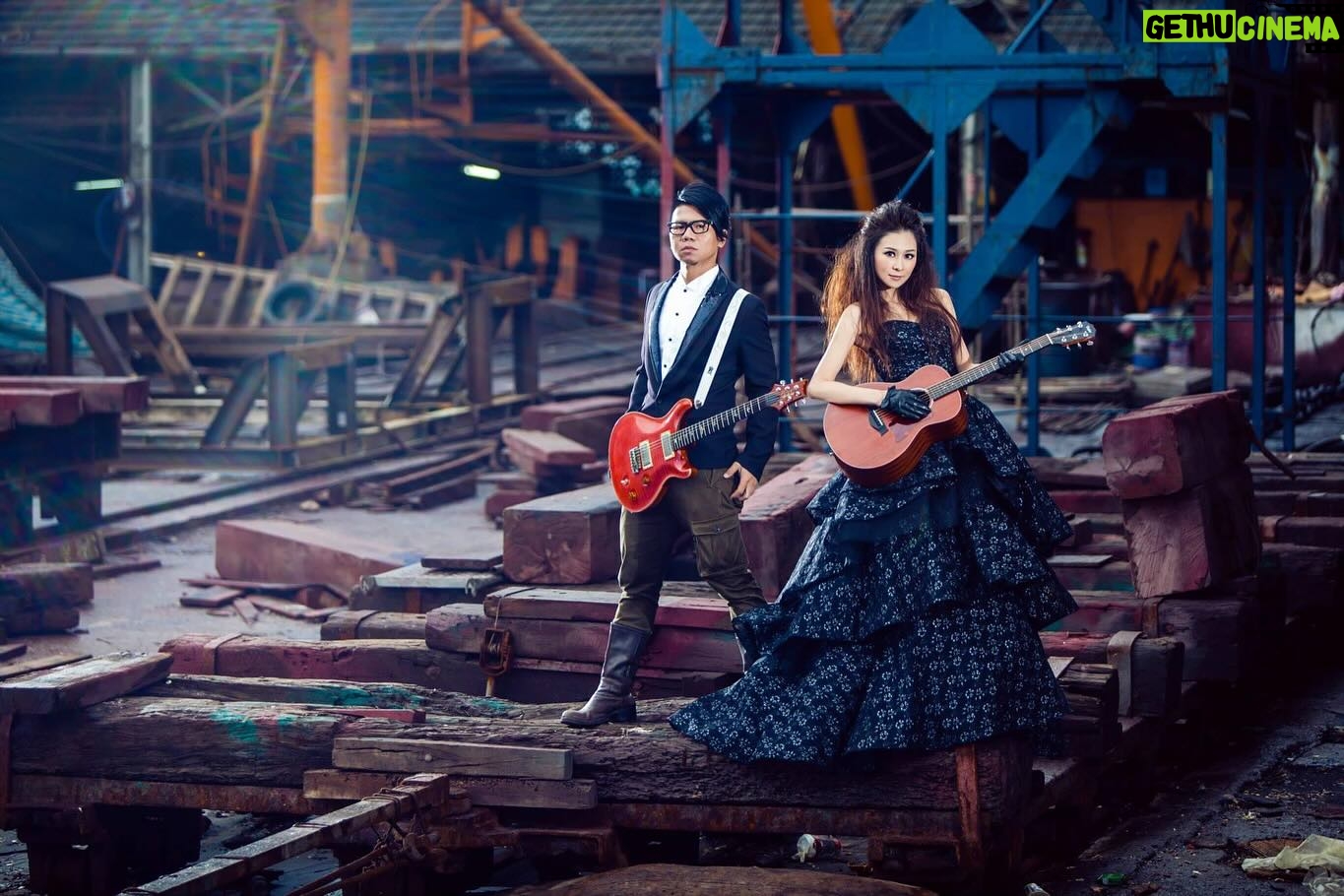 Windie Chang - 4.1K Likes - 今天是5/20,也是我跟龍哥登記結婚的日子💯再次獻上我們的婚紗照(偶爾拿出來看一下🫣)
但真的好愛我們的婚紗照🫶🏻也謝謝我的婚紗總監李明川,川川老師當時大力的幫忙