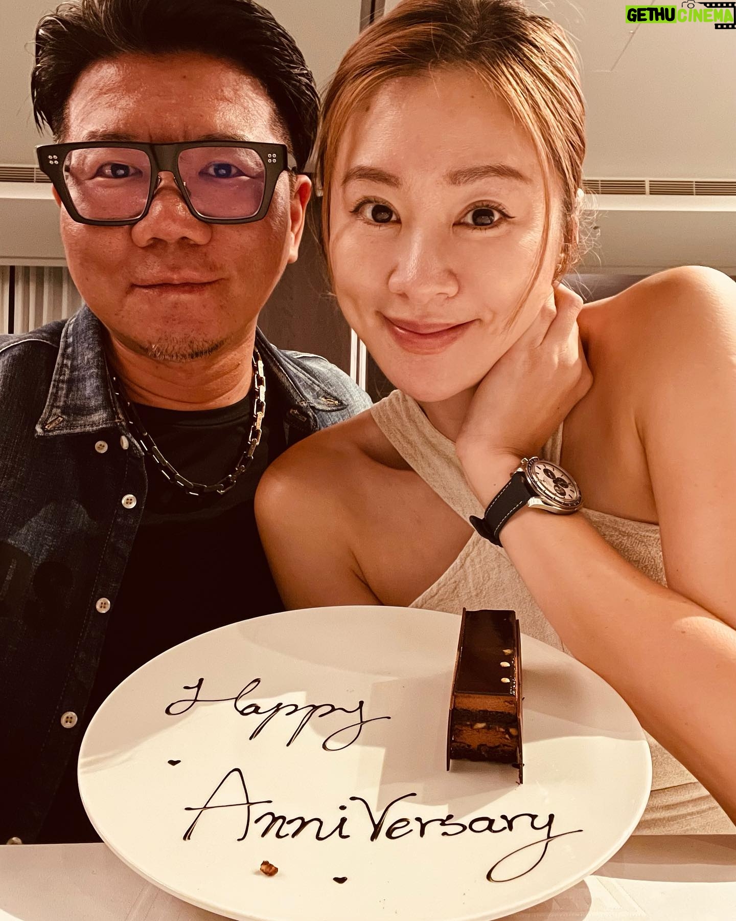 Windie Chang - 4.1K Likes - 4月28日🫶🏻是我跟龍哥的結婚10週年,在一起的第16年❤️我們一路看著彼此前進,一路吵吵鬧鬧,一路陪伴彼此渡過每一個開心、難過的日子,謝謝你還在,謝謝你當我的老公我的好朋友,繼續跟你一起牽手共度未來的每一年週年啦🥰