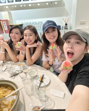 Windie Chang Instagram - 天使媽媽❤️謝謝妳生下我，謝謝妳教我要一直做一個善良的人🫶🏻

我會繼續帶著妳未能完成的能量好好走下去💕
張棋惠生日快樂🎂

開始開放大家的祝福啦㊗️🎂🎂
