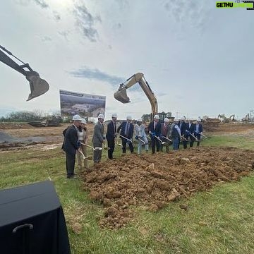Winsome Earle-Sears Instagram - On Tuesday, I was honored to join Governor @glennyoungkin to break ground on the new Winchester Cold Storage facility expansion. This new $27 million facility will create 15 additional jobs and is WCS’s second expansion in five years. Thank you, WCS, for investing in Virginia!