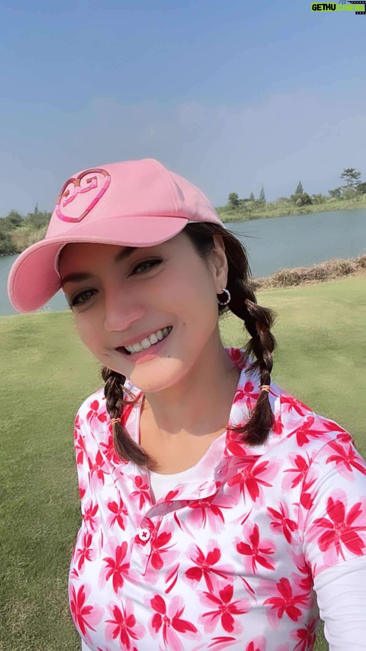 Wiwid Gunawan Instagram - “Jangan terlau ambil hati dengan ucapan seseorang, kadang manusia punya mulut tapi belum tentu punya otak.” ALBERT EINSTEIN #happy #golf #beauty #healthy #wiwidgunawan216 #blessed #widlov❣️