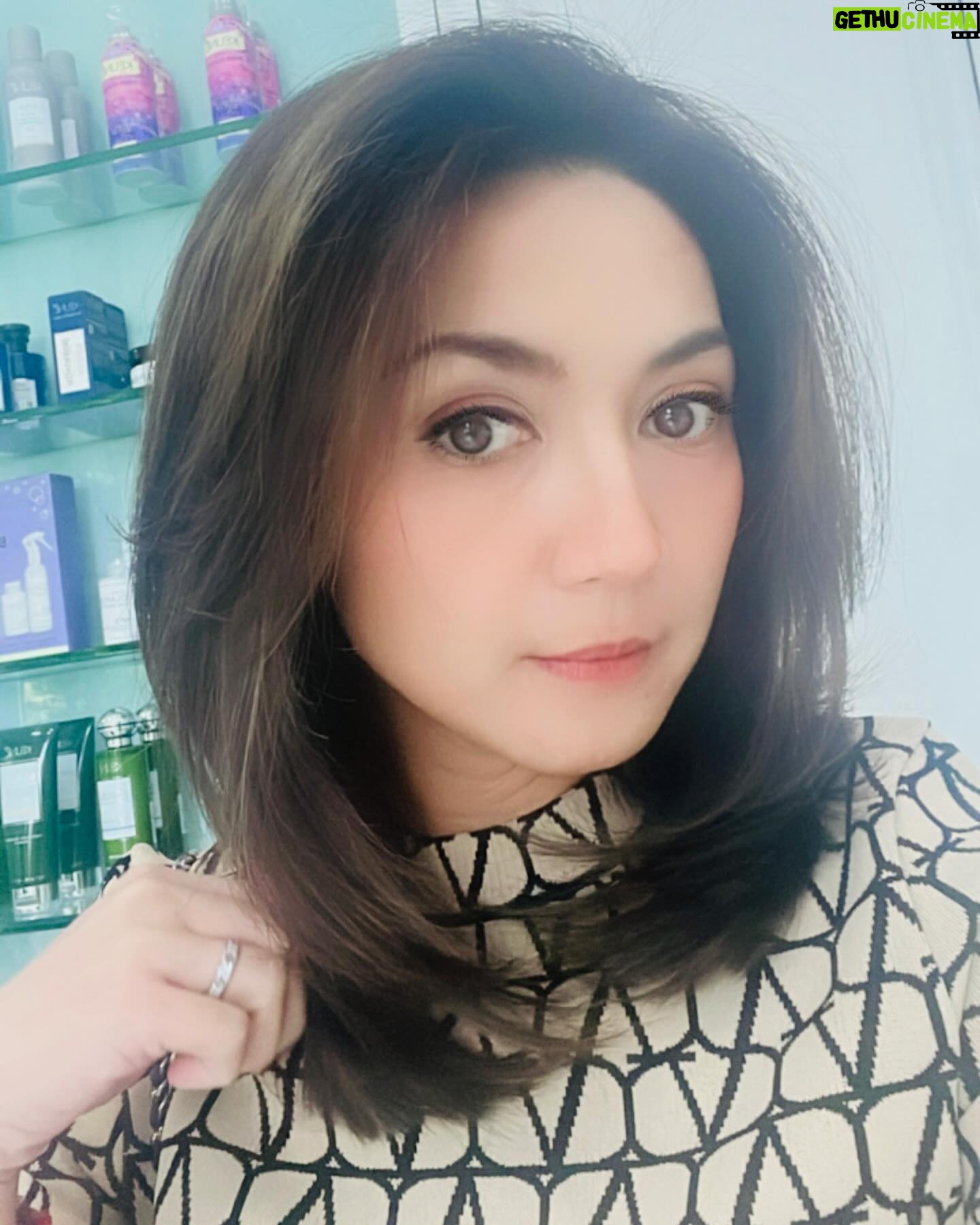Wiwid Gunawan Instagram - There’s magic in people who don’t need a reason to be friendly or Kind to others. #instagram #case.kenny #happy #monday #sweet #heart #love #healthy #wiwidgunawan216 #blessed #widlov❣️