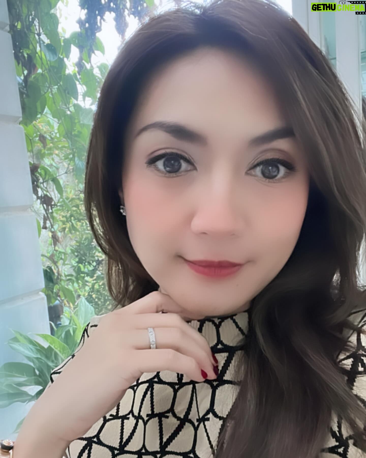 Wiwid Gunawan Instagram - There’s magic in people who don’t need a reason to be friendly or Kind to others. #instagram #case.kenny #happy #monday #sweet #heart #love #healthy #wiwidgunawan216 #blessed #widlov❣️