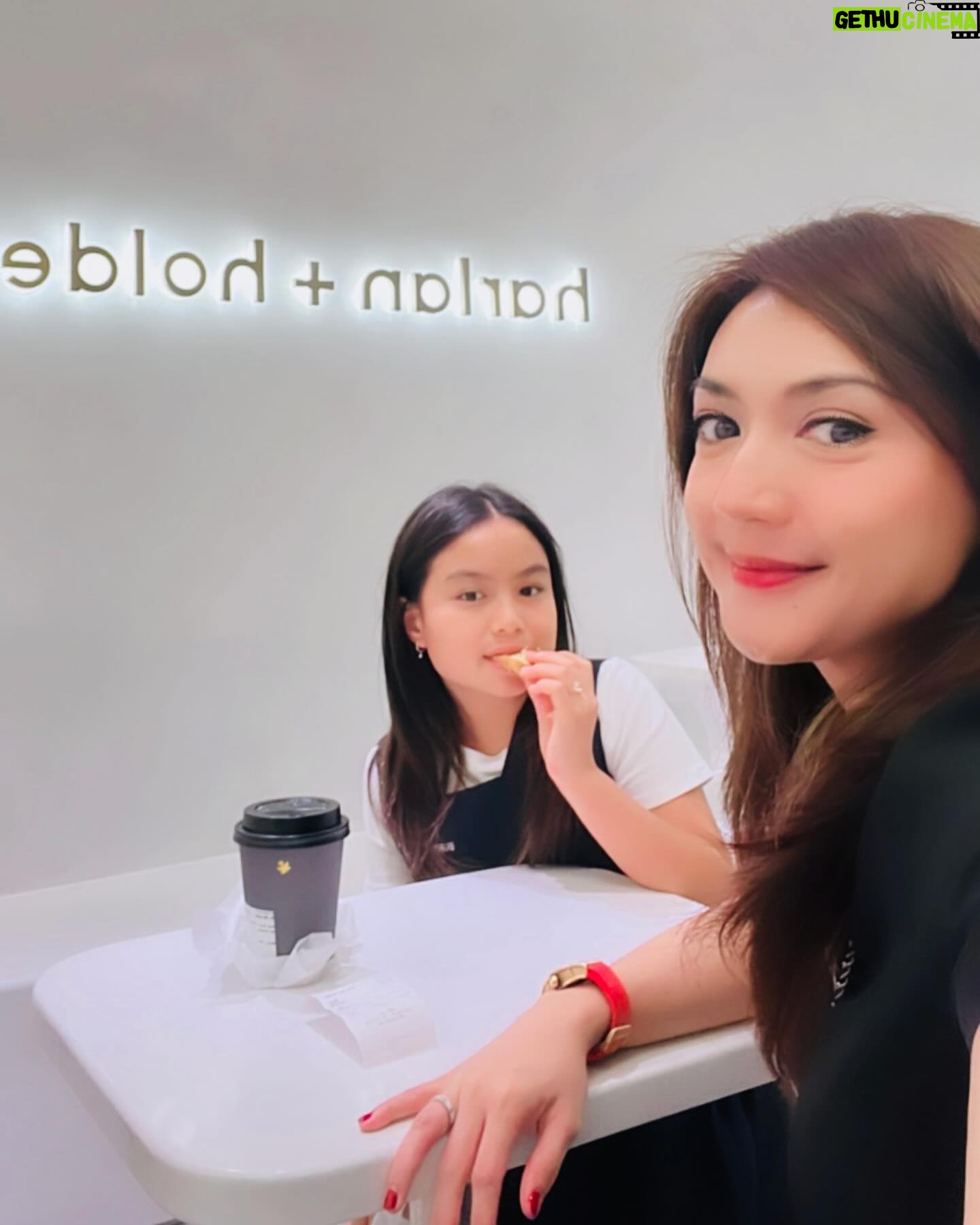 Wiwid Gunawan Instagram - There’s magic in people who don’t need a reason to be friendly or Kind to others. #instagram #case.kenny #happy #monday #sweet #heart #love #healthy #wiwidgunawan216 #blessed #widlov❣️