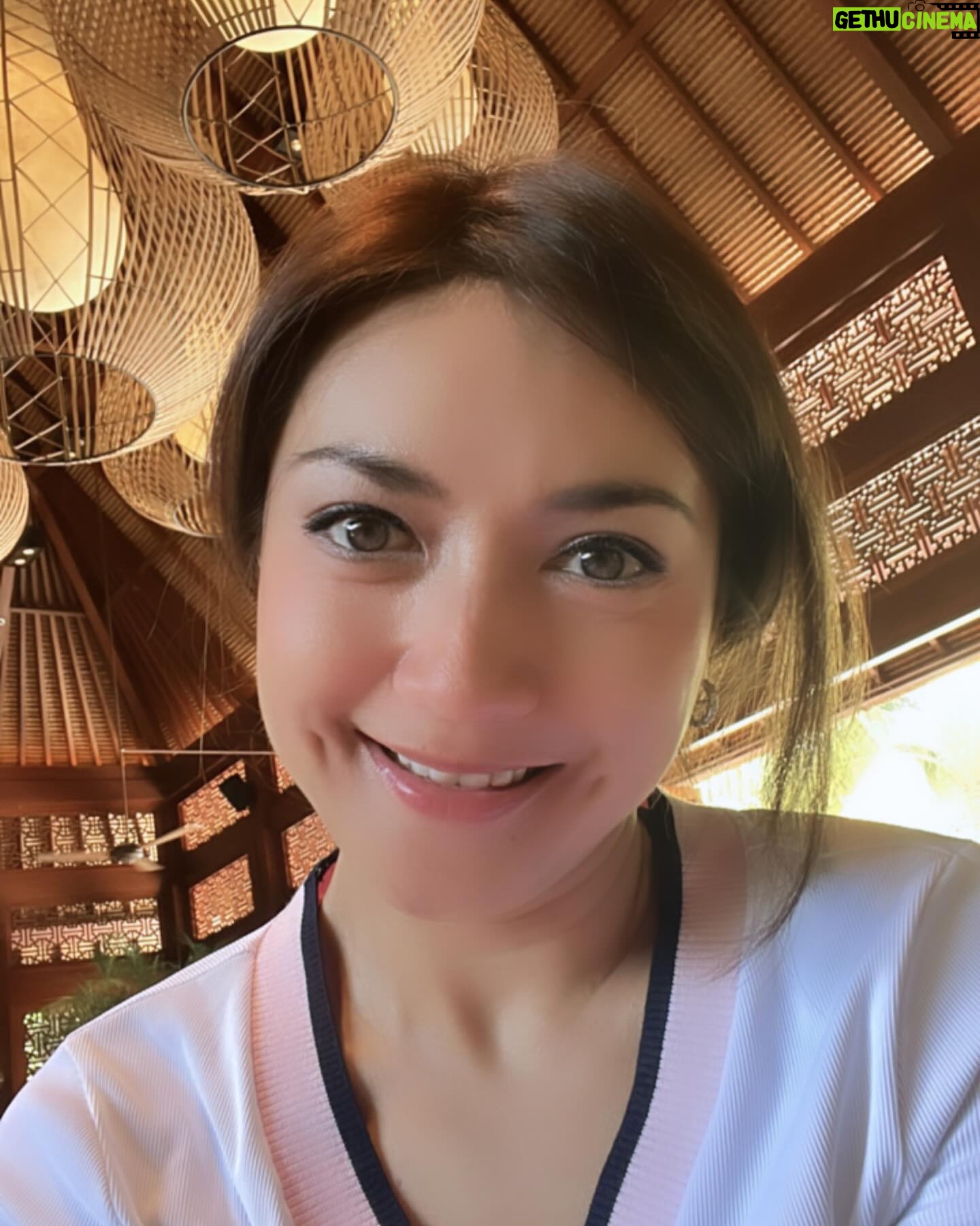 Wiwid Gunawan Instagram - Mengapa Ibu diciptakan begitu sangat sempurna. Padahal ia sama-sama awalnya seperti kita, remaja yang butuh ibu disetiap langkahnya. #happymothersday #instagram #terasahampa_ #sweet #heart #love #healthy #beauty #wiwidgunawan216 #blessed #widlov❣️