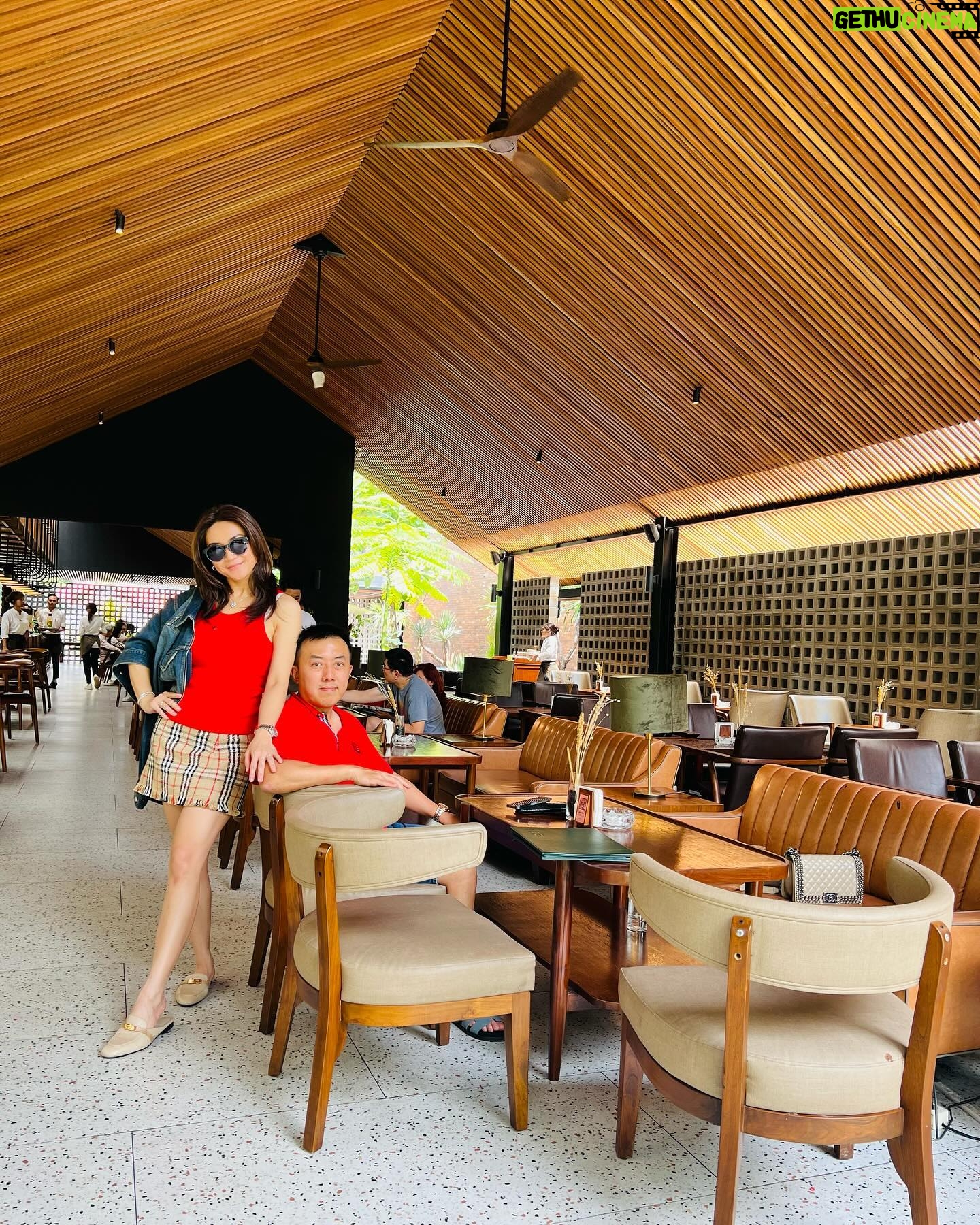 Wiwid Gunawan Instagram - Tidak ada kehidupan yang sempurna ,karena sedih dan tawa selalu akan hadir menyapa,maka jadikan sabar dan syukur sebagai penyempurna segala rasa yang ada..Selamat Malam.. #pesanmama #happy #sweet #love #wiwidgunawan216 #thankful #grateful #blessed #widlov❣️