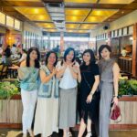 Wiwid Gunawan Instagram – Kita Sudah Terlalu tua Untuk Mempermasalahkan Sakit Hati, Yang Harus Kita Pikirkan Sekarang Adalah Bagaimana Caranya Supaya Gak Sakit Pinggang, Kesemutan, Pegal-Pegal, Sakit Lutut Dan Salah Urat. #inspirasi.keluarga #happybirthday @carolinebuddy #friends @lin_linna_ @x__tie @olvyytt #beauty #healthty #wiwidgunawan216 #blessed #widlov❣️