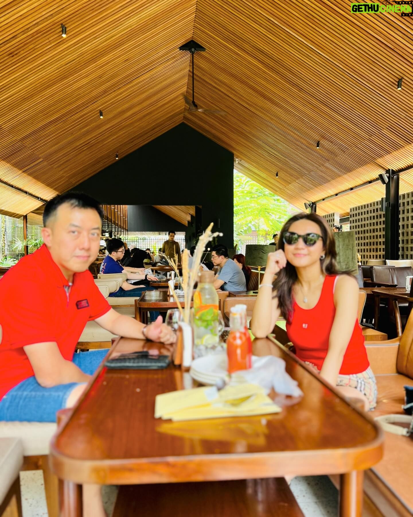 Wiwid Gunawan Instagram - Tidak ada kehidupan yang sempurna ,karena sedih dan tawa selalu akan hadir menyapa,maka jadikan sabar dan syukur sebagai penyempurna segala rasa yang ada..Selamat Malam.. #pesanmama #happy #sweet #love #wiwidgunawan216 #thankful #grateful #blessed #widlov❣️