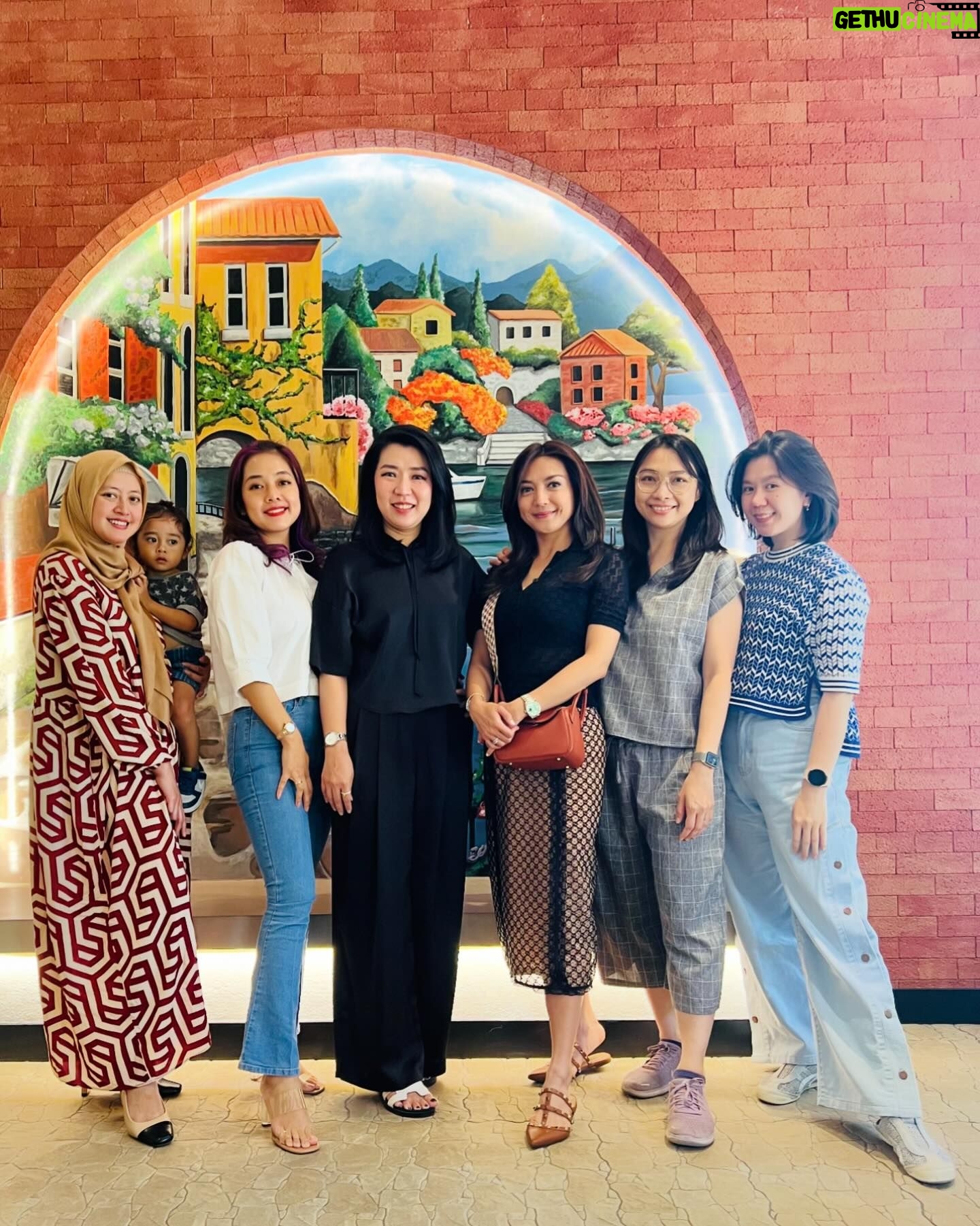 Wiwid Gunawan Instagram - Big life lesson: You don’t need to make sense to everyone. The right people will appreciate your kind of crazy. case.kenny #instagram #happy #friends #love #sweet #heart #healthty #beauty #wiwidgunawan216 #blessed #widlov❣️