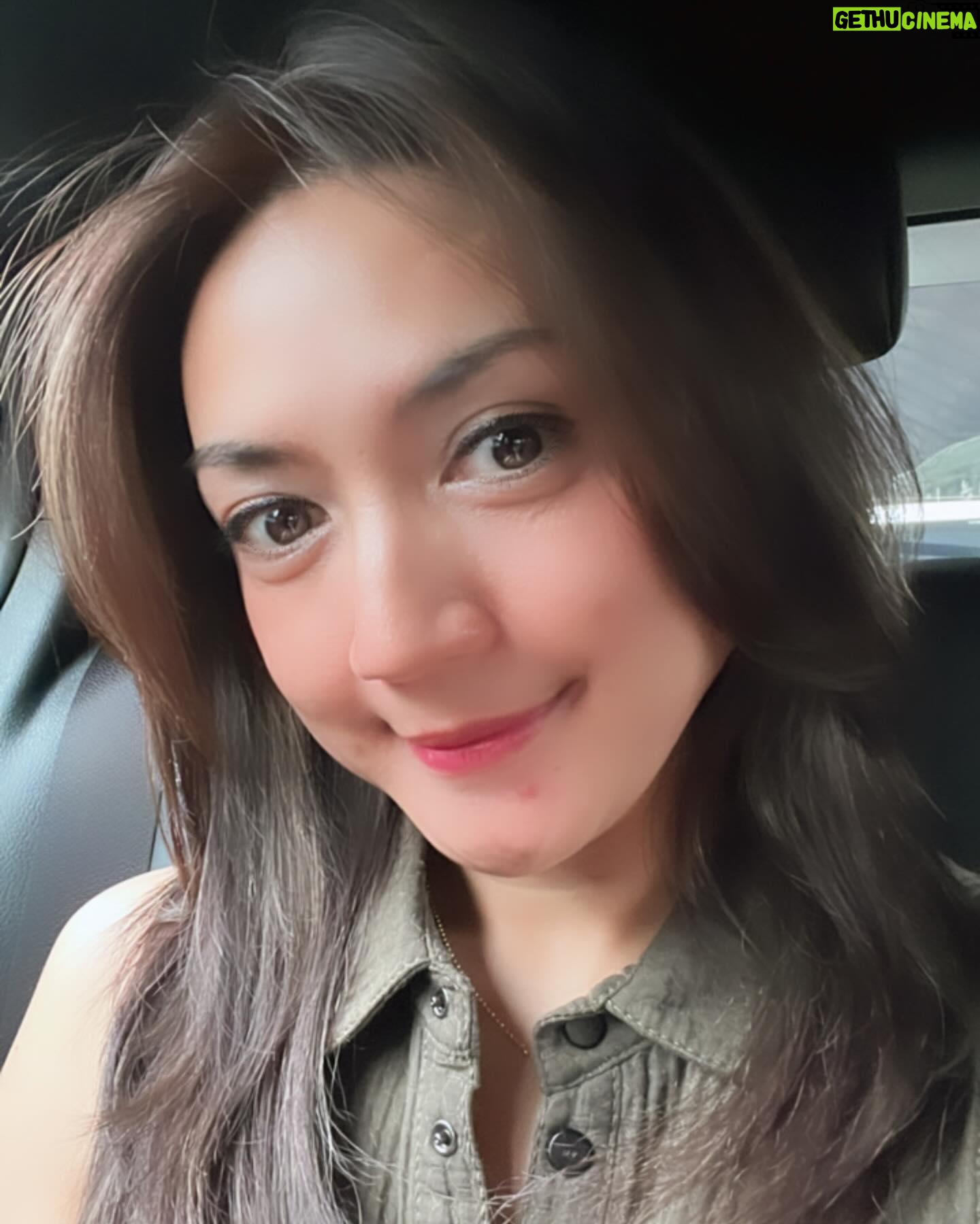Wiwid Gunawan Instagram - Tidak ada kehidupan yang sempurna ,karena sedih dan tawa selalu akan hadir menyapa,maka jadikan sabar dan syukur sebagai penyempurna segala rasa yang ada..Selamat Malam.. #pesanmama #happy #sweet #love #wiwidgunawan216 #thankful #grateful #blessed #widlov❣️