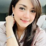 Wiwid Gunawan Instagram - Perbaiki diri ••• Kita hidup dimana oranglain menilai kita tanpa tau yang sebenarnya, maka belajarlah jadi pemaaf, berhentilah jadi pembenci dan teruslah memperbaiki diri. #aaaamiiinnnn #instagram #sobatberiman #barokalloh #happy #sweet #love #wiwidgunawan216 #blessed #widlov❣️