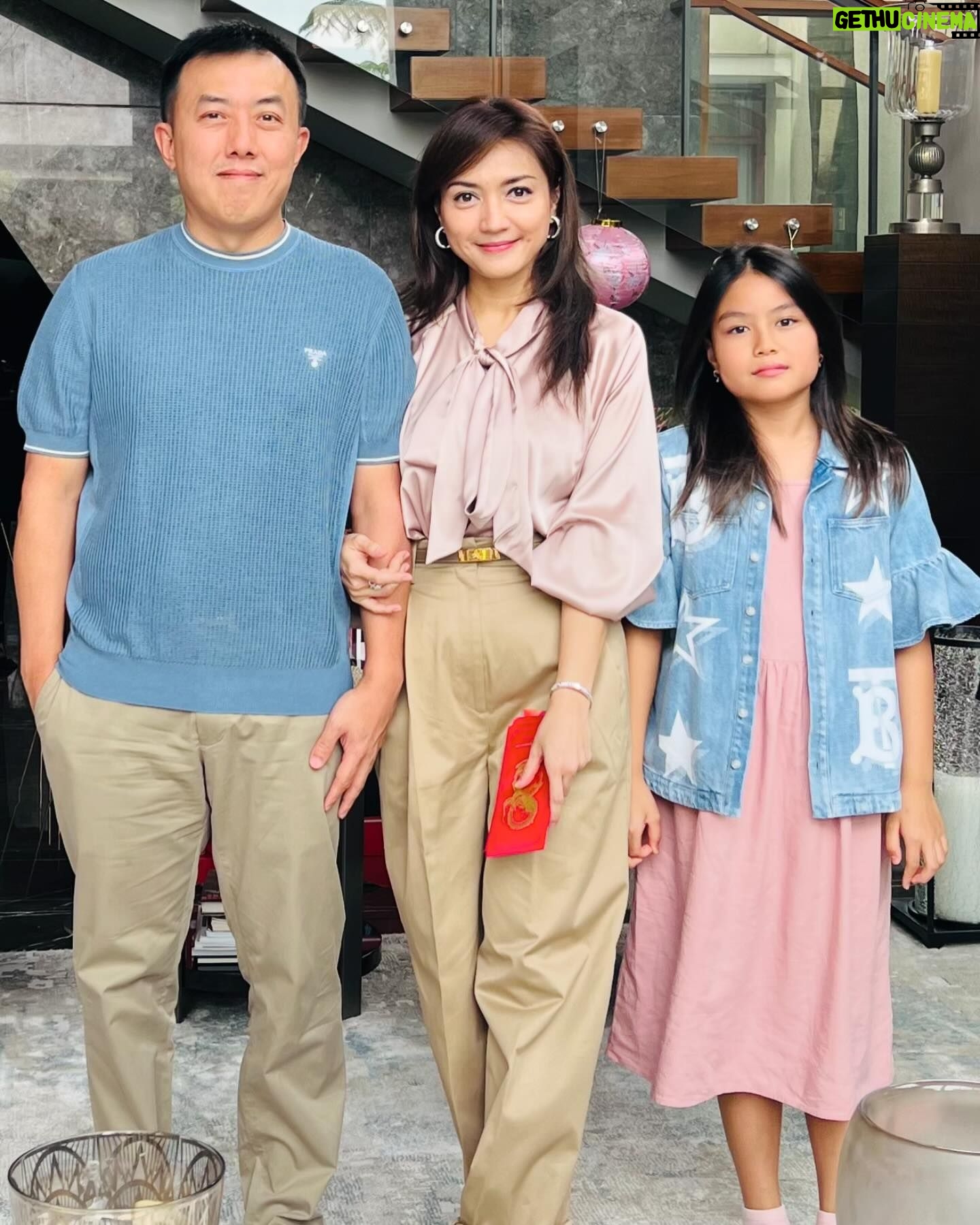 Wiwid Gunawan Instagram - Idul Fitri adalah saat yang tepat untuk memperbaiki diri, menebarkan kebaikan, dan merajut kebersamaan di tengah perbedaan.” 😇Selamat Idul Fitri 1445 H, Mohon Maaf Lahir dan Batin🙏🏻 #alhamdulilah #barokalloh #happy #love #wiwidgunawan216 #blessed #widlov❣️