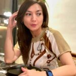 Wiwid Gunawan Instagram – Kita lagi gak balapan sama siapapun dalam hidup ini. So, enjoy your process. Apapun yang lagi kamu usahakan, semoga selalu Allah mudahkan. #aamiin #galeriberdakwah #happy #saturday #sweet #heart #healthy #beauty #love #wiwidgunawan216 #blessed #widlov❣️