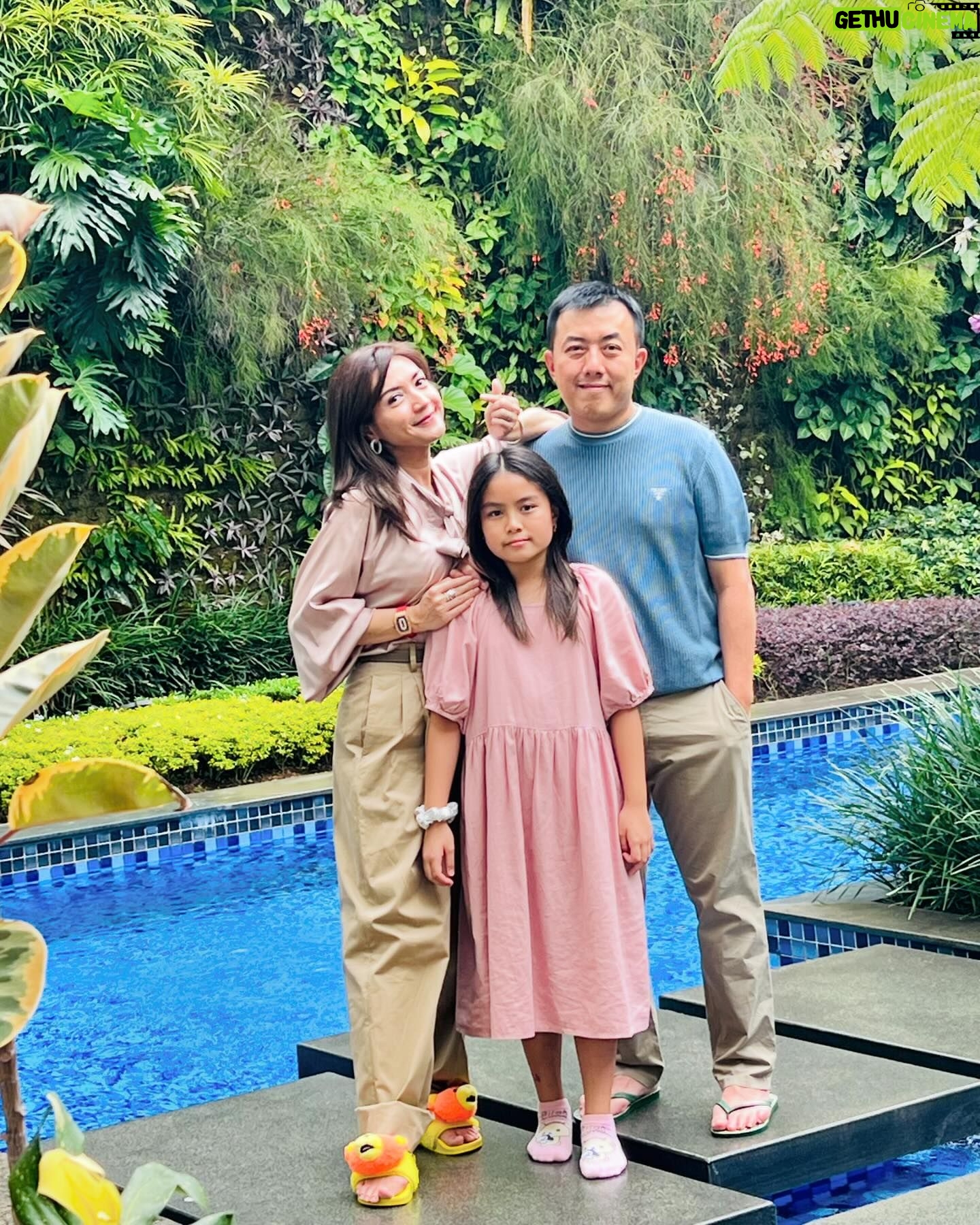 Wiwid Gunawan Instagram - Idul Fitri adalah saat yang tepat untuk memperbaiki diri, menebarkan kebaikan, dan merajut kebersamaan di tengah perbedaan.” 😇Selamat Idul Fitri 1445 H, Mohon Maaf Lahir dan Batin🙏🏻 #alhamdulilah #barokalloh #happy #love #wiwidgunawan216 #blessed #widlov❣️