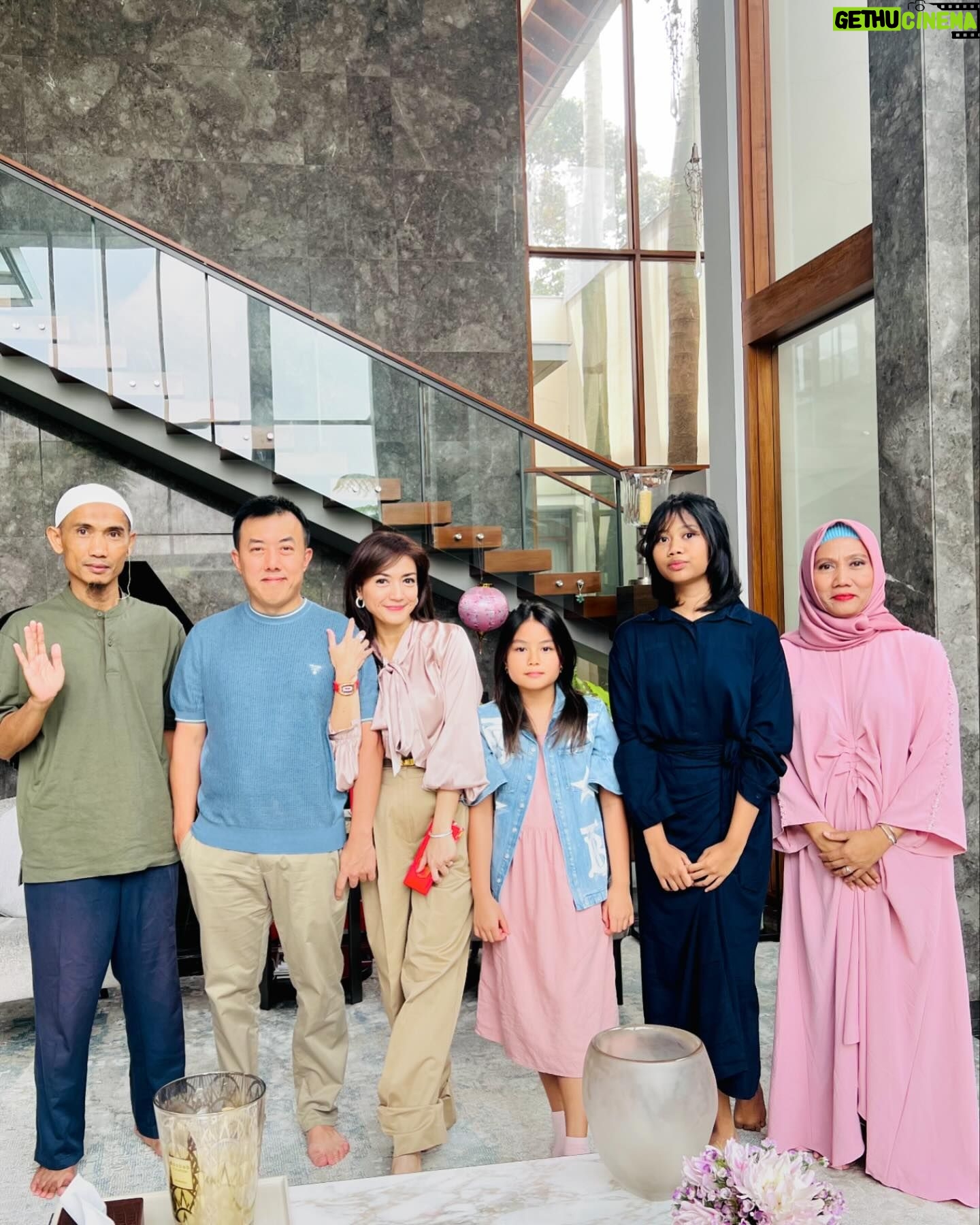 Wiwid Gunawan Instagram - Idul Fitri adalah saat yang tepat untuk memperbaiki diri, menebarkan kebaikan, dan merajut kebersamaan di tengah perbedaan.” 😇Selamat Idul Fitri 1445 H, Mohon Maaf Lahir dan Batin🙏🏻 #alhamdulilah #barokalloh #happy #love #wiwidgunawan216 #blessed #widlov❣️