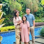 Wiwid Gunawan Instagram - Idul Fitri adalah saat yang tepat untuk memperbaiki diri, menebarkan kebaikan, dan merajut kebersamaan di tengah perbedaan.” 😇Selamat Idul Fitri 1445 H, Mohon Maaf Lahir dan Batin🙏🏻 #alhamdulilah #barokalloh #happy #love #wiwidgunawan216 #blessed #widlov❣️