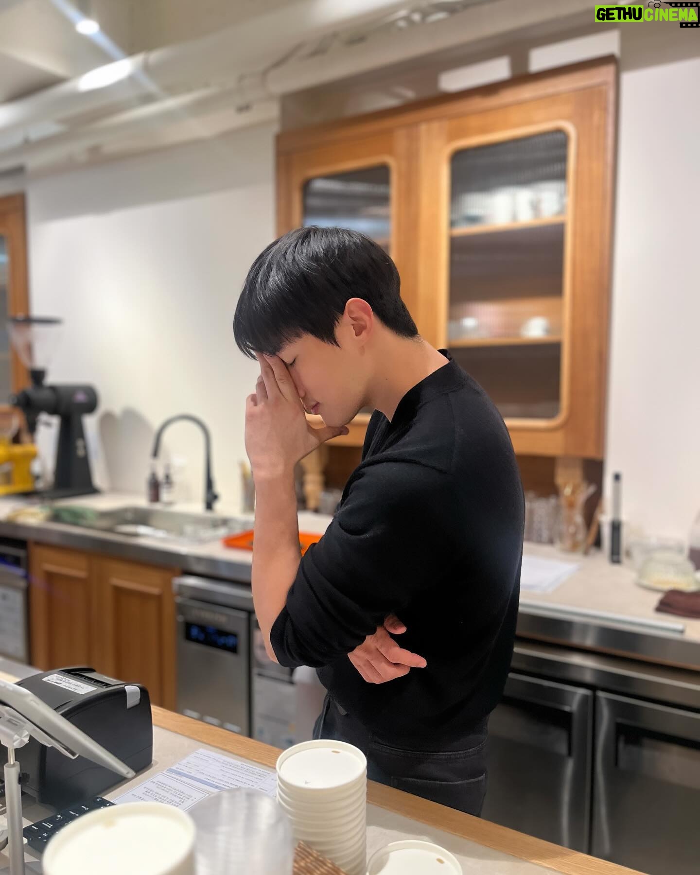 Won Jin-ah Instagram - @_yoonkyoung @wookkeasy 킹받는 김원배💙