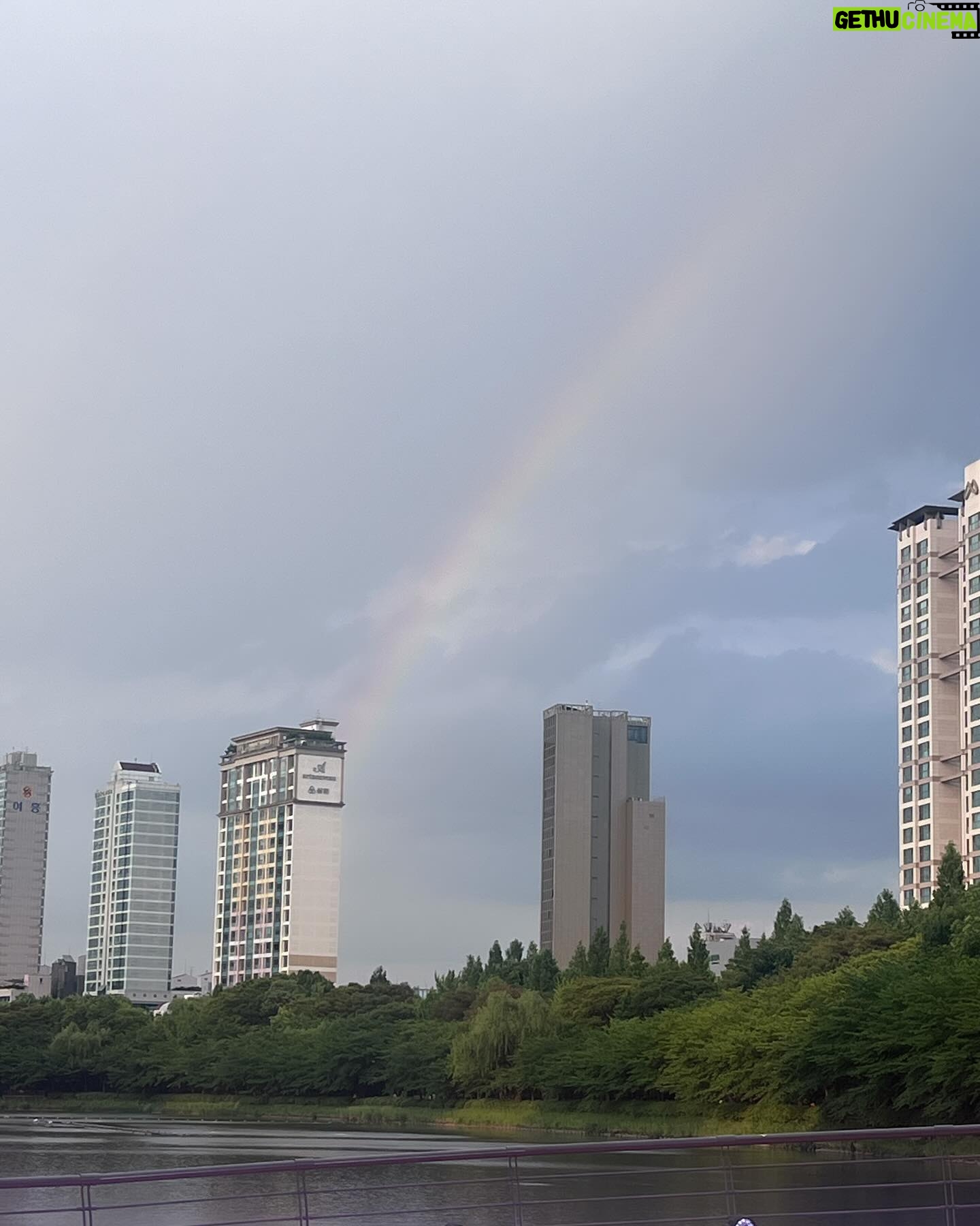 Won Jin-ah Instagram - 분캄쇼도보고 무지개도보고 주영언니랑 웃고🌈