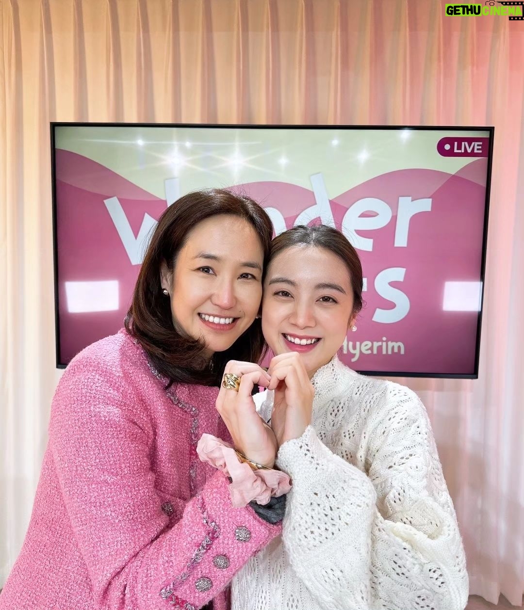 Woo Hye-rim Instagram - It was so lovely to have you @junekang70 on the show! It's always full of surprises, warmth, and good vibes with you! 🩷🌸🥰💕🌟 @kbsonefineday #goodvibesonly #wonderhourswithhyerim #wonderhours #kbsworldradio