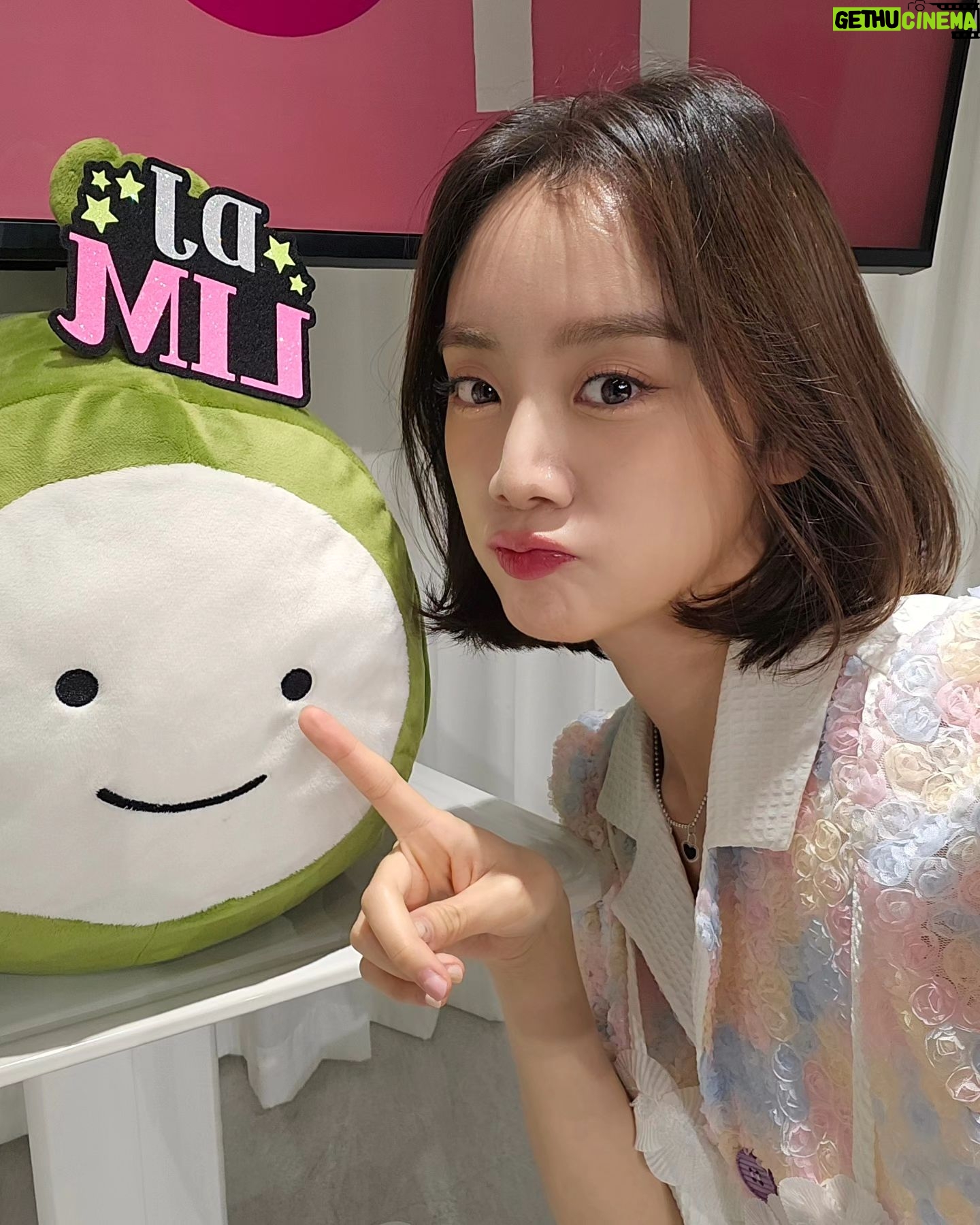 Woo Hye-rim Instagram - 오늘도 라됴 출근💕 #벌써100일 #wonderhourswithhyerim @kbsonefineday
