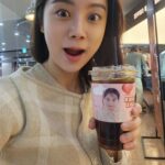 Woo Hye-rim Instagram - 출근하고 카페에 갔더니.. 두둥!! 😍😍😍오늘도 #wonderhourswithhyerim See you at 12pm LIVE on Youtube!!