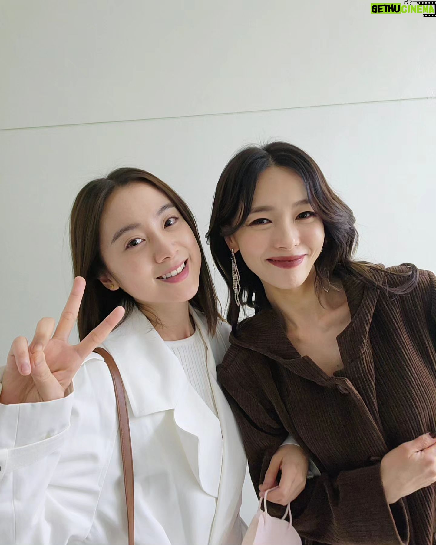 Woo Hye-rim Instagram - 한편의 영화 같은 슬픈 러브 스토리 #겨울나그네 🤎 캐릭터 하나하나가 매력적인..! 그리고 @sunye.m 언니의 새로운 모습!! 제니 막공까지 화이팅‼️ #뮤지컬 #musical