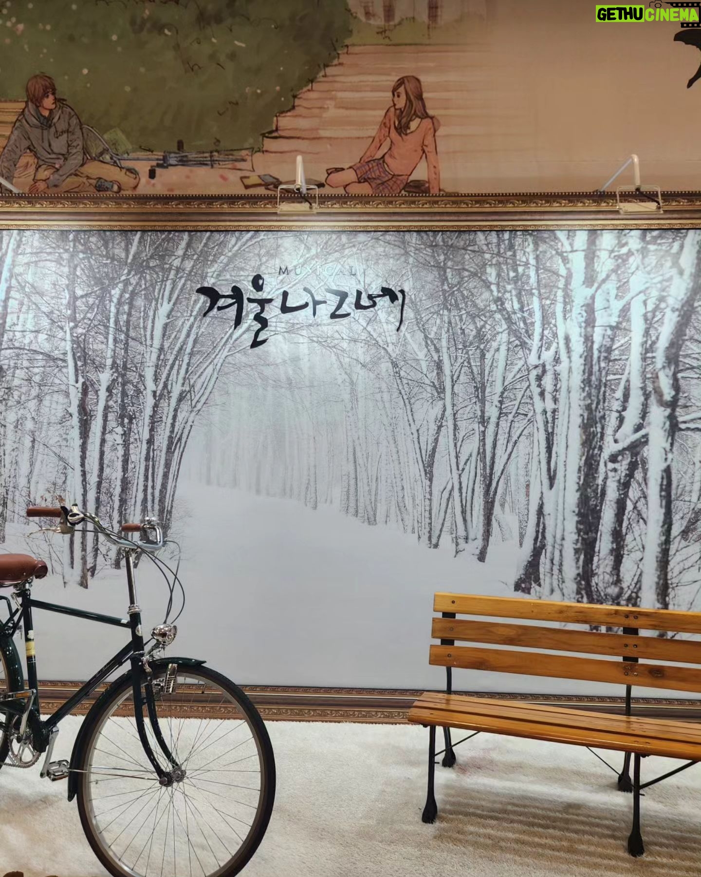 Woo Hye-rim Instagram - 한편의 영화 같은 슬픈 러브 스토리 #겨울나그네 🤎 캐릭터 하나하나가 매력적인..! 그리고 @sunye.m 언니의 새로운 모습!! 제니 막공까지 화이팅‼️ #뮤지컬 #musical