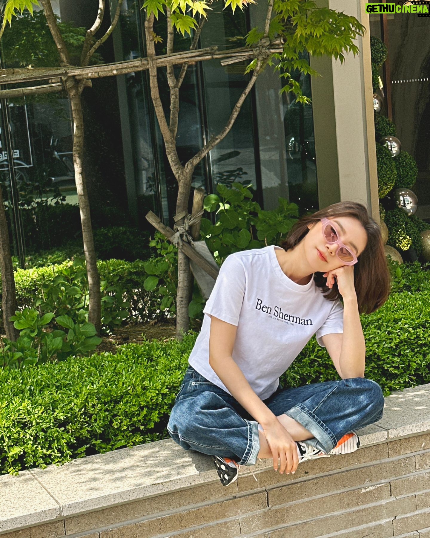 Woo Hye-rim Instagram - 날씨 무엇‼️🌸🌸🌸🩷🩷🩷 #산책하기좋은날 #봄인가 #여름인가 🌞🌻