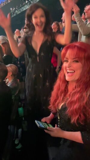Wynonna Judd Instagram - Sister time in Vegas with our favorite band @u2 🥰 WHAT AN EXPERIENCE!!!!!!!!!!