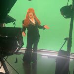 Wynonna Judd Instagram - It’s almost time for Christmas at the Opry!!!! 🎁 I am keenly aware that the holidays can be a bittersweet season for so many of us. For me, music is a healer and helps me to remember the reason for the season. It was an honor to host Christmas at the Opry and sing some of my favorite Christmas songs from my toenails!!! 🎙️ Tune in tonight at 8/7c on @nbc!