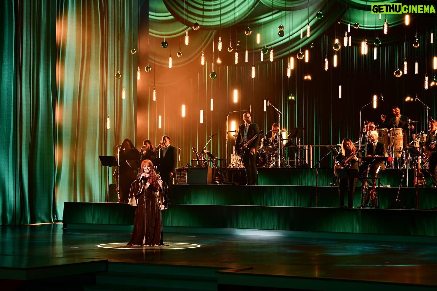 Wynonna Judd Instagram - Don’t miss “Christmas at the Opry” hosted by yours truly! 🤶🏼 I got to sing some of my all-time favorite Christmas songs on my all-time favorite stage. Tune in TOMORROW on @nbc @peacock to join the party. 🎄 (Oh yeah, I got to sing with @kellyclarkson too!) 😍