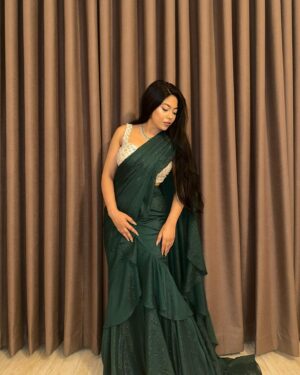 Xefer Rahman Instagram - Eid er agei sharee pore fellam 😅 no pun intended 

Outfit : @festivibe.official