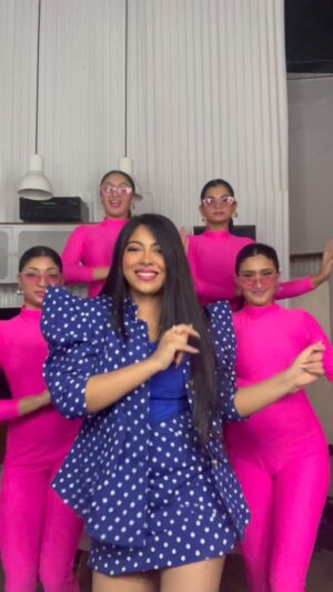 Xefer Rahman Instagram - Show your “Arale Harale” moves! 

@sanjoyd @realmuza 

💃🏼 by : @meghnac3 
Dancers: @meghnac3 @tejeswini_chakraborty @vinaini.j @kajallraju 
MUA: @makeupbyellenrollins 

#araleharale #xefer #muza #sanjoy #newmusic