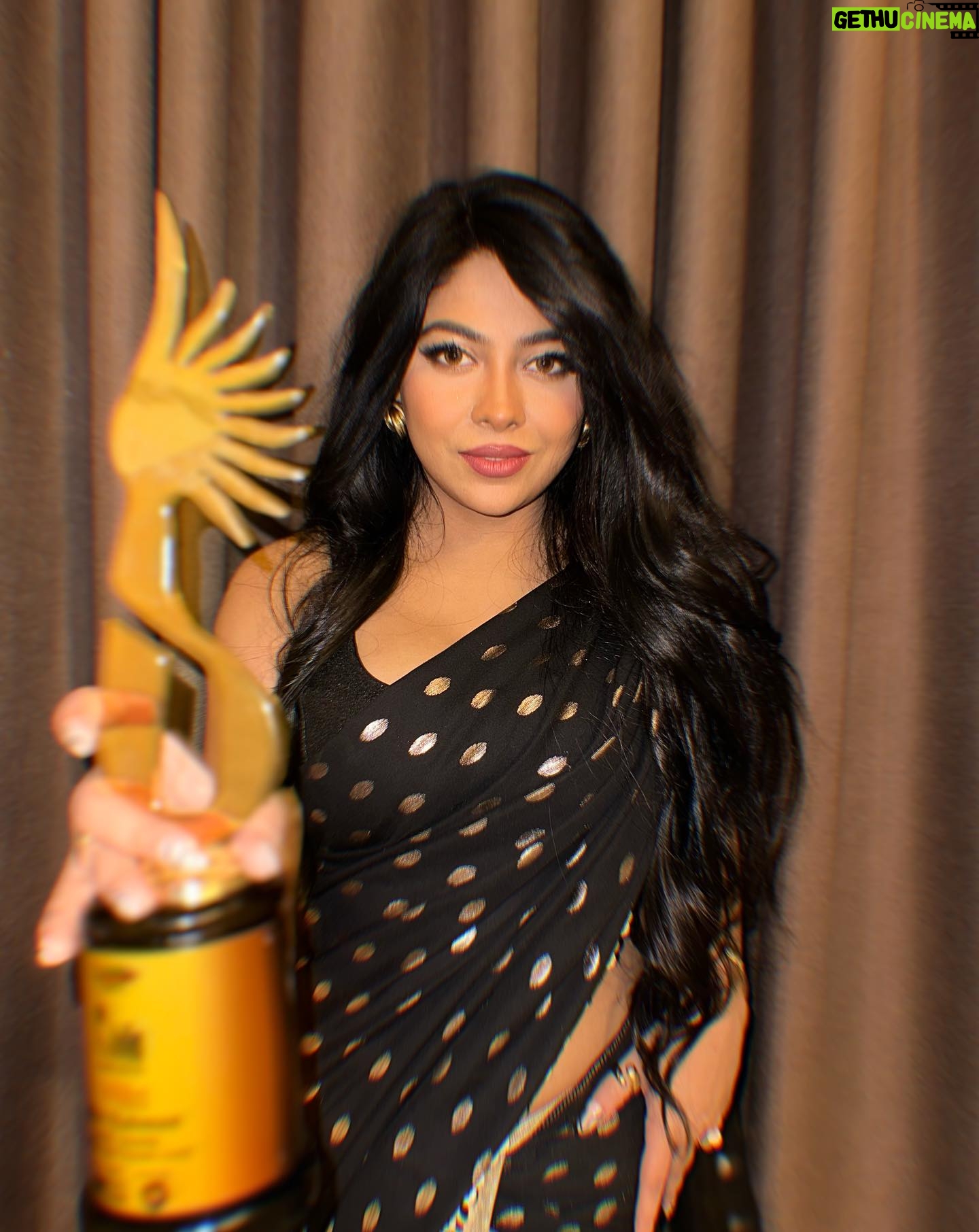 Xefer Rahman - 15K Likes - So āJhumkaā got an award last night at BIFA awards. Congratulations to @realmuza and the whole team! ššš½šÆ
