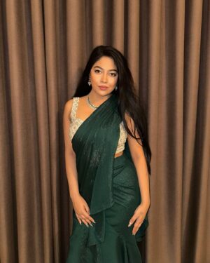 Xefer Rahman Instagram - Eid er agei sharee pore fellam 😅 no pun intended 

Outfit : @festivibe.official