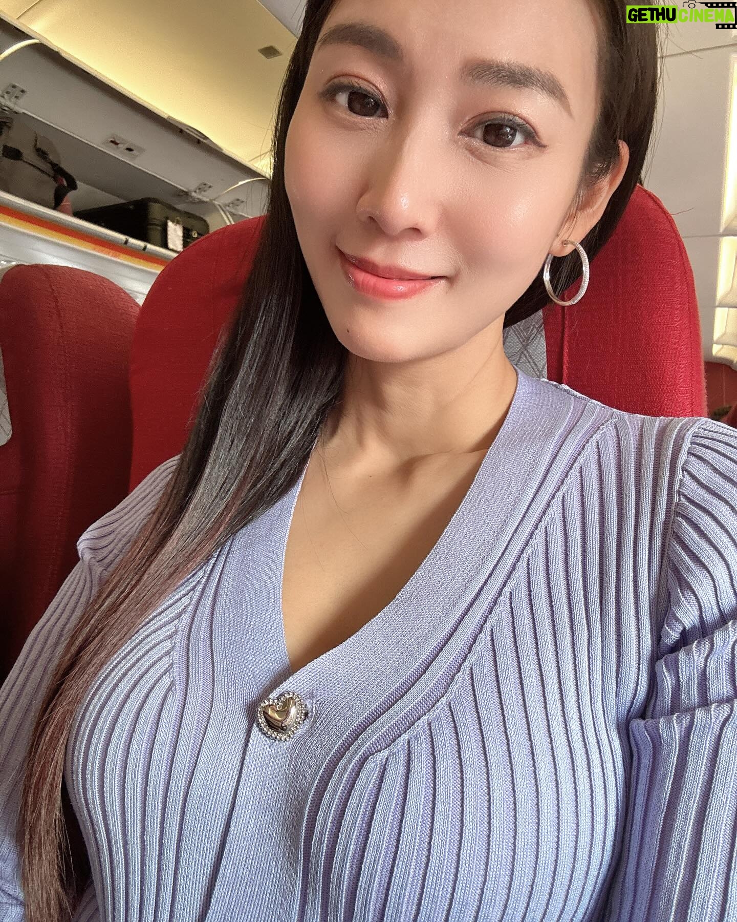 Xenia Chong Instagram - 💜💜💜 Bye~ 與我的旅遊小夥伴出門去✈️ @miyomm @moral_bags #miyommxmoral #xeniachong #hkig #hkactor #followme #莊韻澄 #loveisintheair