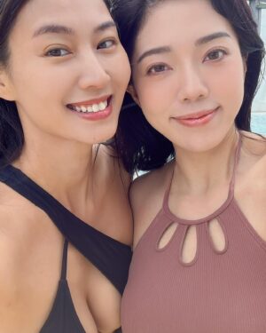 Xenia Chong Instagram - 🖤🖤🖤
天陰陰游水幾好丫
唔怕曬黑🙂‍↔️
最緊要有人陪住一齊做運動💪🏻
#xeniachong 
#hkig #hkactor
#followme #莊韻澄 
#loveisintheair