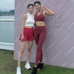 Xenia Chong Instagram – 🤪🤪🤪
霍哥成日搭人膊頭今日仲唔輪到我🫳🏻
聞說最近興起貓系女友
一隻手可以托兩個嗎🫴🏻
小貓咪可以放上膊頭街街了
重點來了👇🏻
Coffee sweat 可能係我著過最好嘅active wear🧘🏻‍♀️
#coffeesweat #xeniachong 
#hkig #hkactor
#followme #莊韻澄 
#loveisintheair