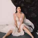 Xenia Chong Instagram – 🌟🌟🌟
大家好🙋🏻‍♀️
今日分享一個人生重大的決定
2020年7月7日我改名叫莊韻澄
請大家多多支持🙏🏻❤️
📸 @thehourgallery @jeffng14 
👗 @delightmomentbridal 
💄 @yumimua @yumis_makeup_hair 
#從新開始 
#xeniachong #2020
#hkig #hkiger #hkactor 
#followme #莊韻澄