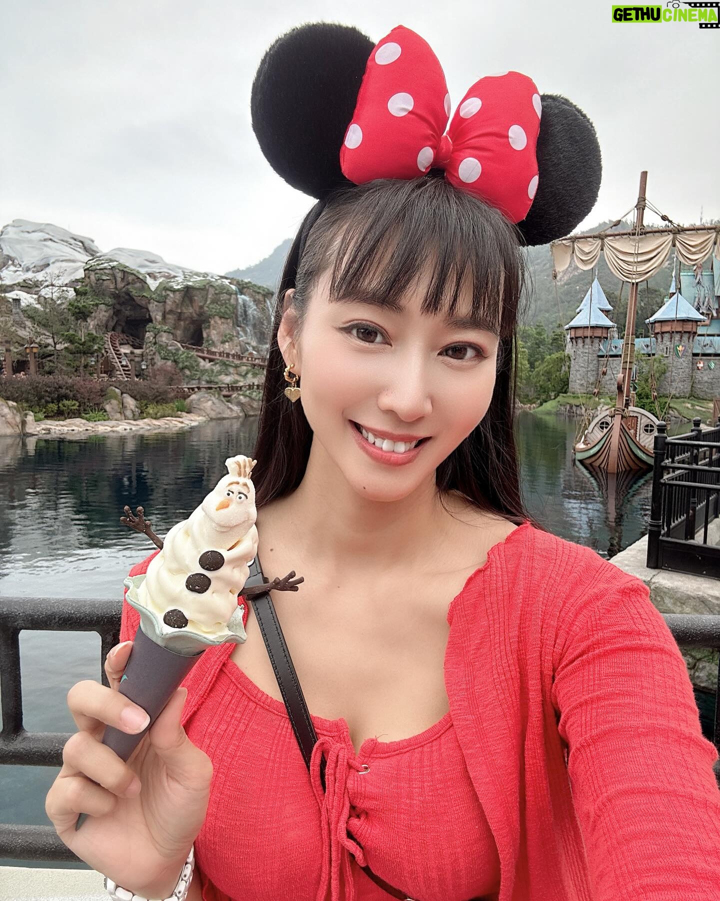 Xenia Chong Instagram - ❤️❤️❤️ Be a Minnie Mouse 🐭 #disneylandhongkong #disneyland #xeniachong #hkig #hkactor #followme #莊韻澄 #loveisintheair