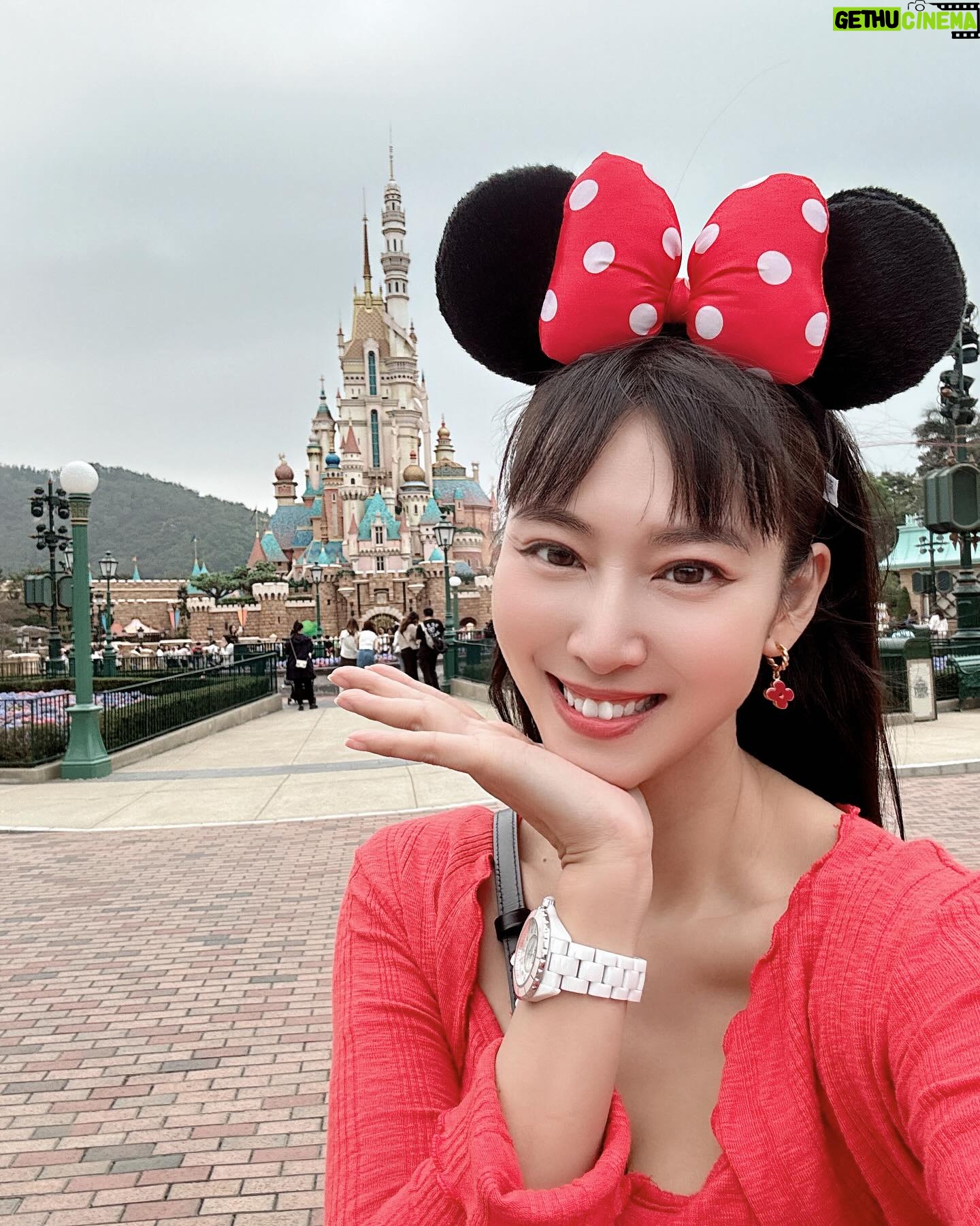 Xenia Chong Instagram - ❤️❤️❤️ Be a Minnie Mouse 🐭 #disneylandhongkong #disneyland #xeniachong #hkig #hkactor #followme #莊韻澄 #loveisintheair