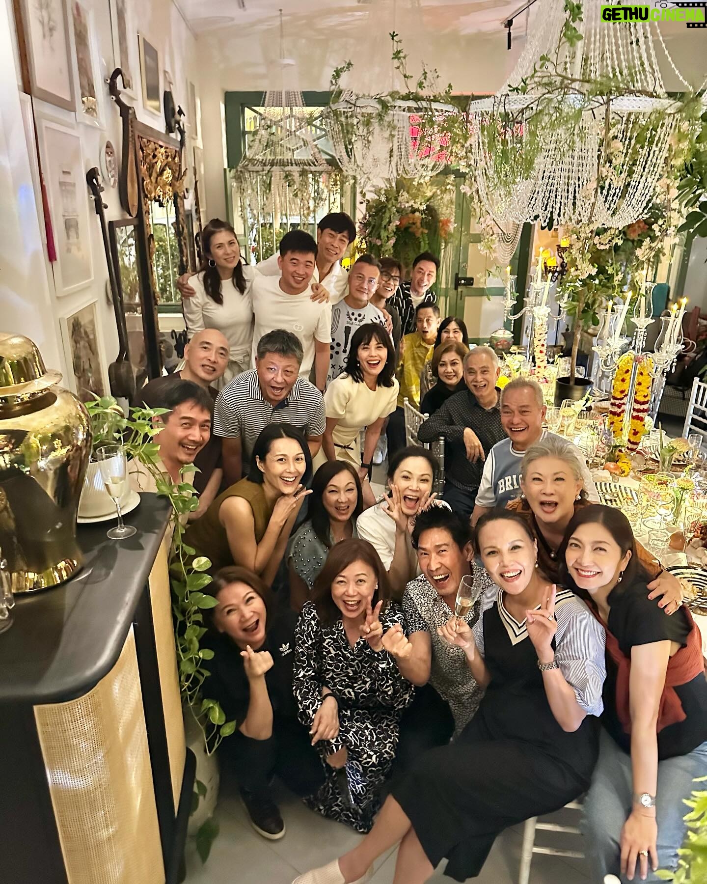 Xiang Yun - 1.9K Likes - 感谢Denise n Daniel @littlesocialsg 的热情款待,让我们資深演员和好友们难得欢聚一堂🥳
美味佳餚,好友相聚,玩的不亦乐乎,夫復何求😍❤️
謝謝你们每一位的到來和爱心祝福🙏
#感谢感恩感激❤️
#大家要身体健康哦
#滿滿的正能量
#友谊长长久久❤️
#祝各位有个美好的周末
#活在当下珍惜拥有
#爱你们
@sai_hung_lee
@xiang_yun_
@edmundchen.sg
@raysonttm
@panlinglingg
@shinanhuang
@zoetay10
@chenhanwei1969
@jin.yinji
@huangbiren
@joeyswee9191
@cerlyn1010
@prisceliachan
@richard__low
@choohouren
@verahanitijo
@chewchormeng
@tandeon
@chenhuihui108
@honeypeachsg
@littlesocialsg