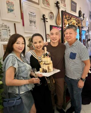 Xiang Yun Instagram - 感谢Denise n Daniel @littlesocialsg 的热情款待,让我们資深演员和好友们难得欢聚一堂🥳
美味佳餚，好友相聚，玩的不亦乐乎，夫復何求😍❤️
謝謝你们每一位的到來和爱心祝福🙏

#感谢感恩感激❤️ 
#大家要身体健康哦 
#滿滿的正能量 
#友谊长长久久❤️ 
#祝各位有个美好的周末 
#活在当下珍惜拥有 
#爱你们 

@sai_hung_lee 
@xiang_yun_ 
@edmundchen.sg 
@raysonttm 
@panlinglingg 
@shinanhuang 
@zoetay10 
@chenhanwei1969 
@jin.yinji 
@huangbiren 
@joeyswee9191 
@cerlyn1010 
@prisceliachan 
@richard__low 
@choohouren 
@verahanitijo 
@chewchormeng 
@tandeon 
@chenhuihui108 
@honeypeachsg 
@littlesocialsg