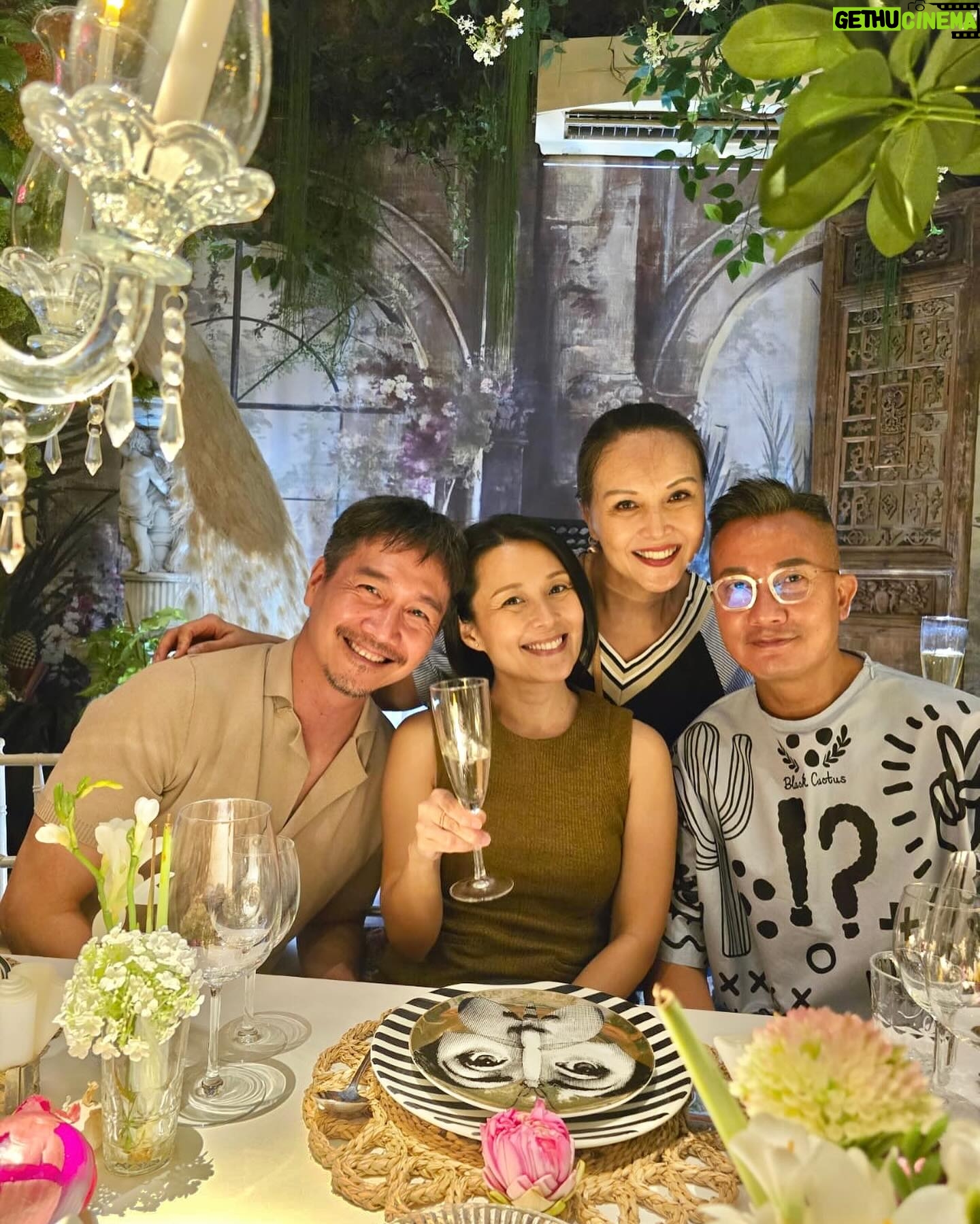 Xiang Yun - 1.9K Likes - 感谢Denise n Daniel @littlesocialsg 的热情款待,让我们資深演员和好友们难得欢聚一堂🥳
美味佳餚,好友相聚,玩的不亦乐乎,夫復何求😍❤️
謝謝你们每一位的到來和爱心祝福🙏
#感谢感恩感激❤️
#大家要身体健康哦
#滿滿的正能量
#友谊长长久久❤️
#祝各位有个美好的周末
#活在当下珍惜拥有
#爱你们
@sai_hung_lee
@xiang_yun_
@edmundchen.sg
@raysonttm
@panlinglingg
@shinanhuang
@zoetay10
@chenhanwei1969
@jin.yinji
@huangbiren
@joeyswee9191
@cerlyn1010
@prisceliachan
@richard__low
@choohouren
@verahanitijo
@chewchormeng
@tandeon
@chenhuihui108
@honeypeachsg
@littlesocialsg