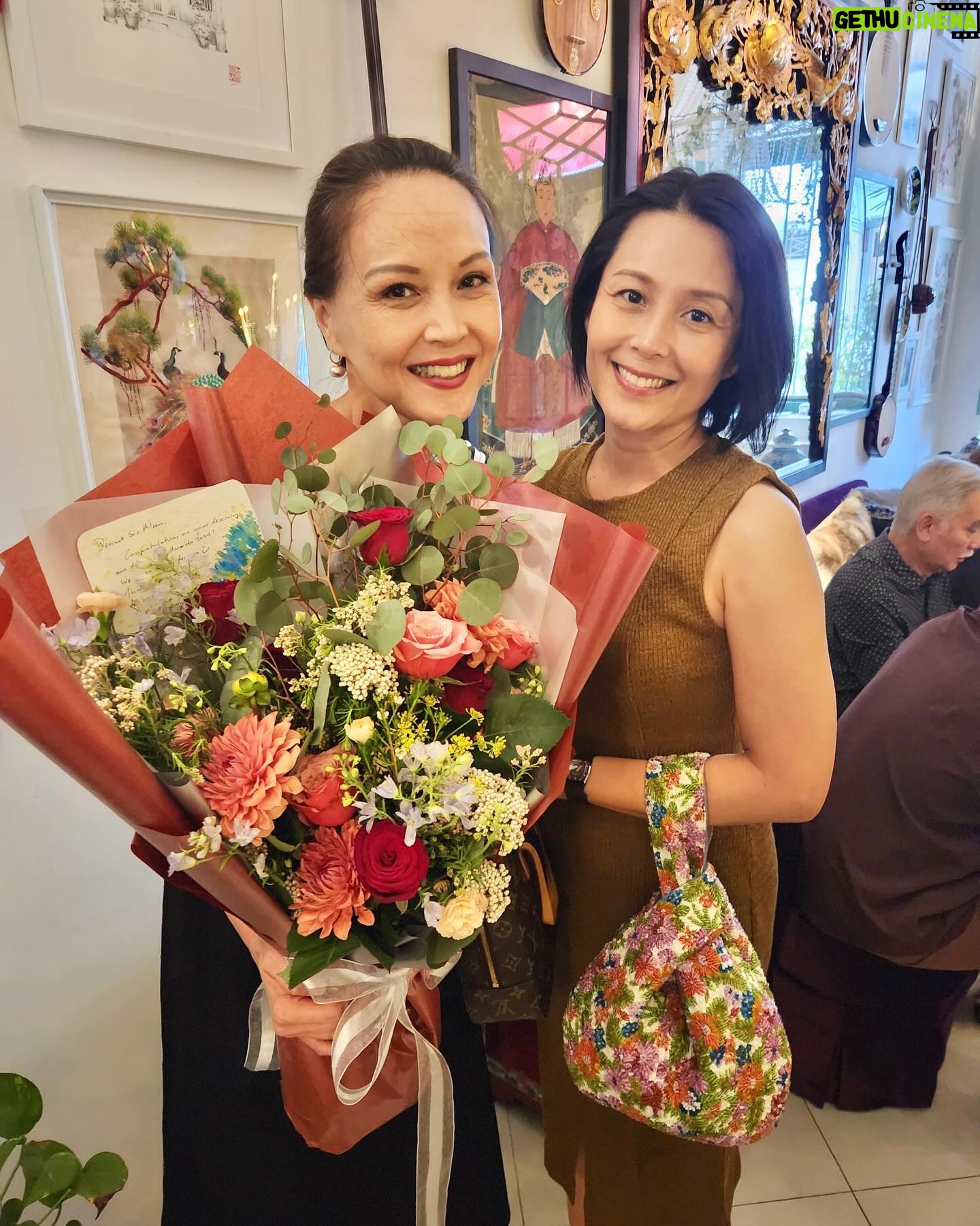 Xiang Yun - 1.9K Likes - 感谢Denise n Daniel @littlesocialsg 的热情款待,让我们資深演员和好友们难得欢聚一堂🥳
美味佳餚,好友相聚,玩的不亦乐乎,夫復何求😍❤️
謝謝你们每一位的到來和爱心祝福🙏
#感谢感恩感激❤️
#大家要身体健康哦
#滿滿的正能量
#友谊长长久久❤️
#祝各位有个美好的周末
#活在当下珍惜拥有
#爱你们
@sai_hung_lee
@xiang_yun_
@edmundchen.sg
@raysonttm
@panlinglingg
@shinanhuang
@zoetay10
@chenhanwei1969
@jin.yinji
@huangbiren
@joeyswee9191
@cerlyn1010
@prisceliachan
@richard__low
@choohouren
@verahanitijo
@chewchormeng
@tandeon
@chenhuihui108
@honeypeachsg
@littlesocialsg