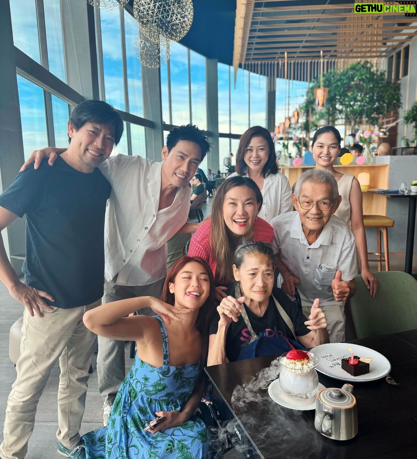 Xiang Yun - 1.9K Likes - 给奶奶(妈妈)庆祝生日
Celebrating Grandma’s (Mom‘s) Birthday
#HappyBirthday #Happiness #Health #Safety #生日快乐 #快乐 #健康 #平安
@beike.studio