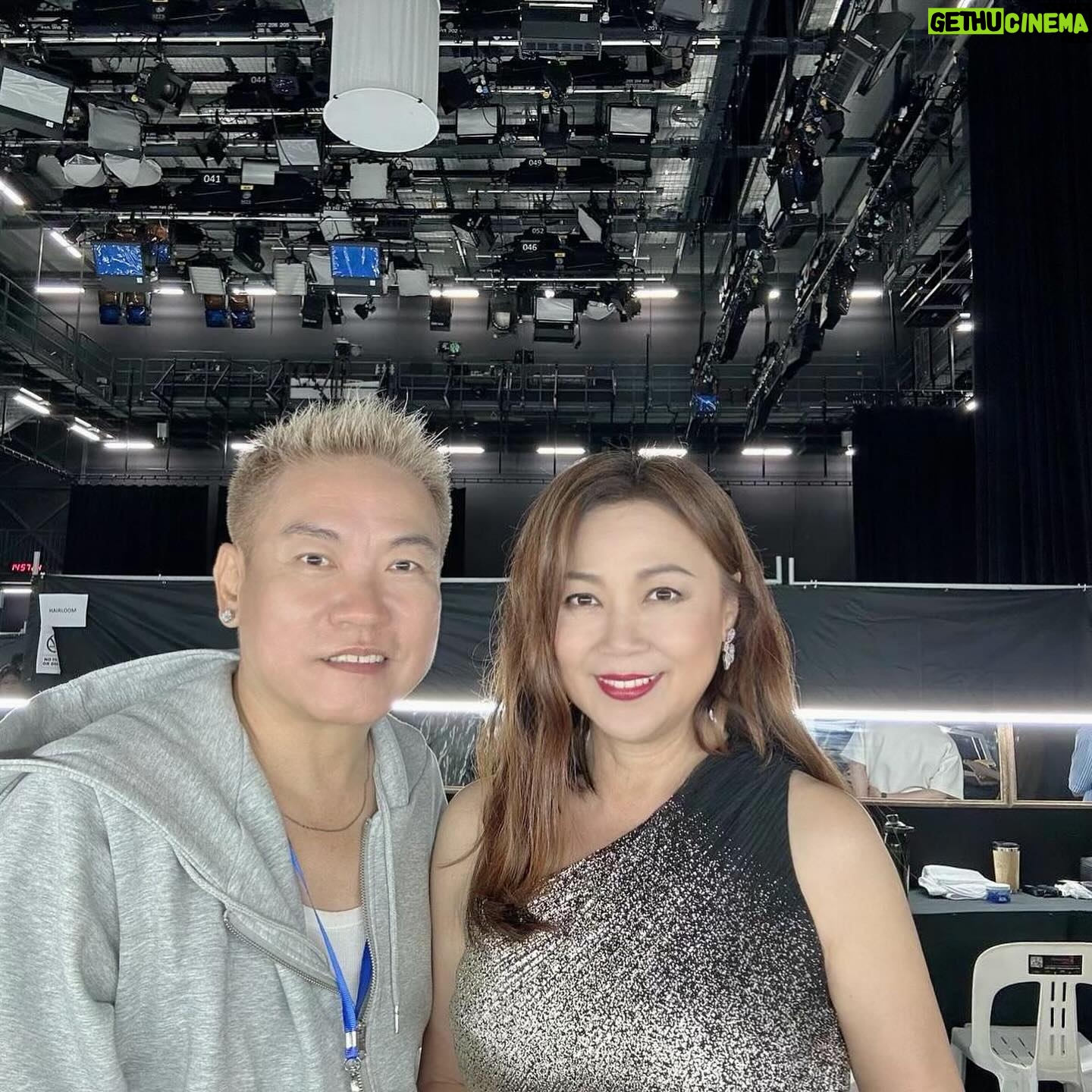 Xiang Yun - 3.6K Likes - 人生在许多片刻的记载,等多年后回头看,再细细品味。
#偶像 #恩人 #战友 #红星大奖2024
