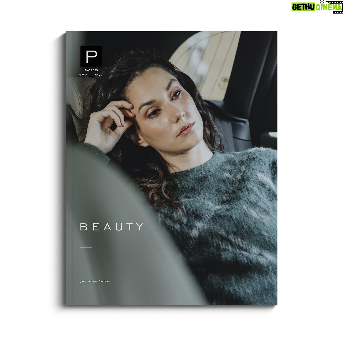 Ximena Romo Instagram - PERCHA MAGAZINE_Recibimos al penúltimo mes del 2023, con la constante idea de que todo se encuentra en movimiento: las ideas, los proyectos y los sueños, que así como @ximenalaromo los percibe son el motor indiscutible de que luchar por ellos es el verdadero lujo. Editor en Jefe @bienfufurufo Fotografía @santiagorui Director Creativo & de Moda @edu.espejo MUA @robbielikemargot Hair @alejandroiniguezhair Coordinación de Moda @rislasd Asistente de Foto @javiprez_ PR @brendanavac @ddanym Agencia @belong.mx Look Portada @prada Look Portada Beauty @dior Una historia en movimiento y sin pausas contada por #RangeRoverVelar @landrovermx Historia Completa | Link en Bio ☝🏾 #perchamagazine #ximenaromo #portada